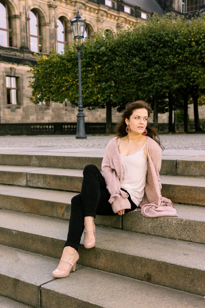 Elisabeth Schmeißer Ganzkörper Brühlsche Terrassen, Stufen, High Heels